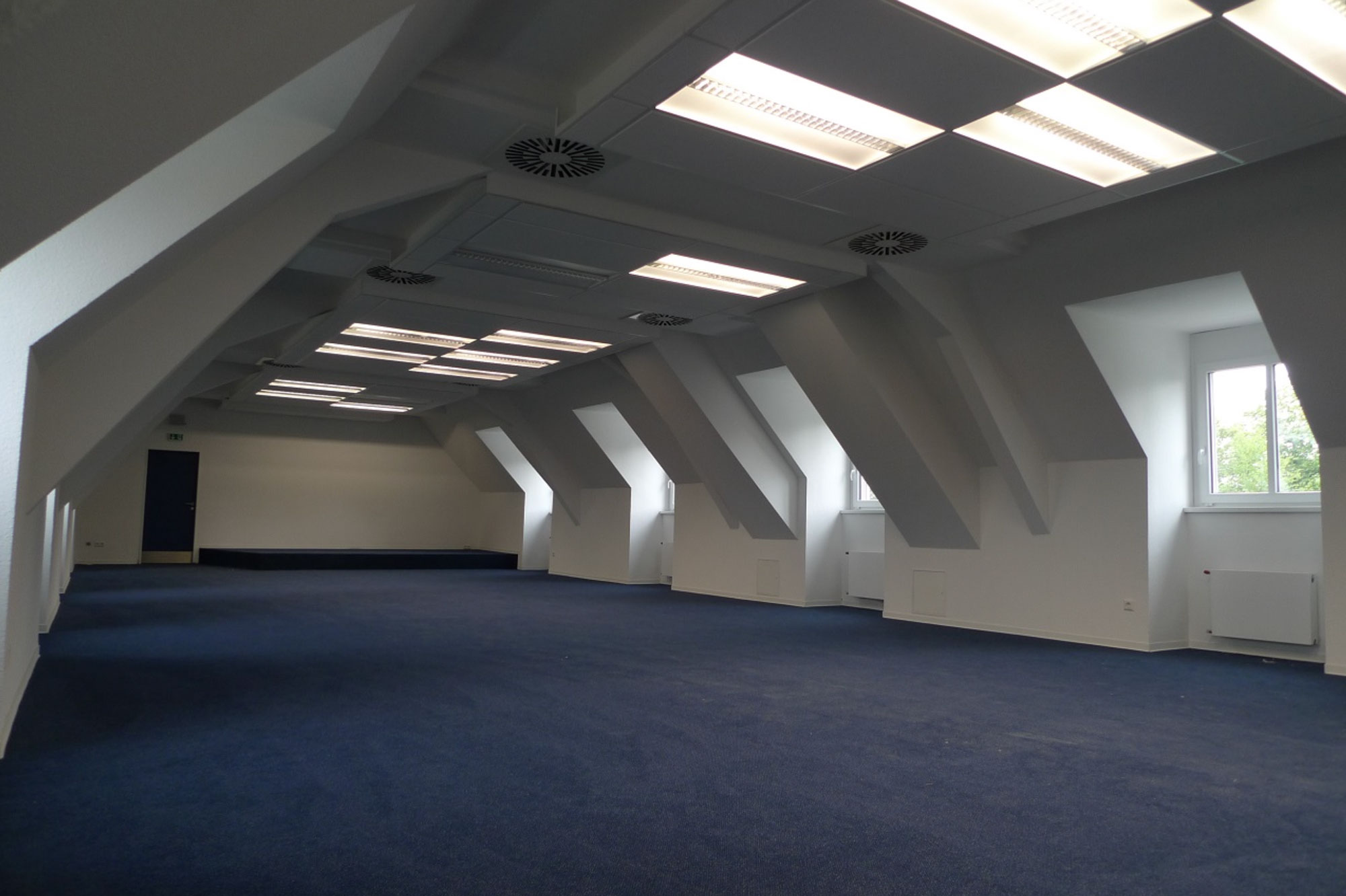 Heller Innenraum mit Tageslicht